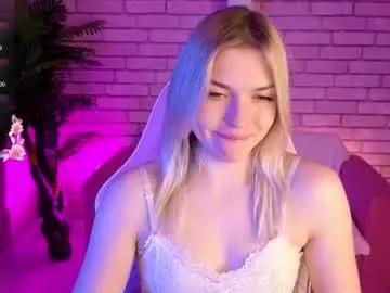 margo_robbbie — GOAL: hendbra [22 tokens remaining] Welcome, let's get acquainted, I'm a new model #lovense #18 #bigass #blonde #daddy