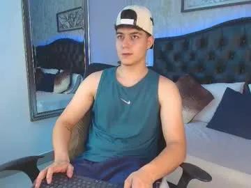 maxxicruz — I've the muscles, and the desire to drive you crazy. I'll show you how intense a young man can be  #teen #cute #tease #daddy #cumshow
