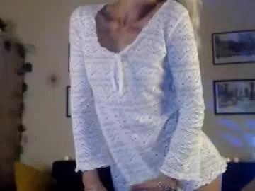 Freechat prettyalmaa on Chaturbate