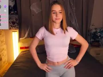 Freechat trinahillier on Chaturbate