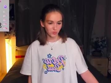 Freechat trinahillier on Chaturbate