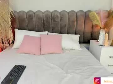 Freechat viollet_xoxo on Chaturbate