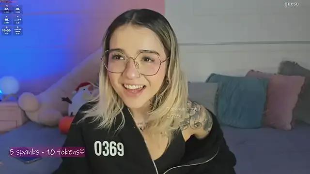 StripChat _Tammara_ is Freechat _Tammara_ — splits + no panty