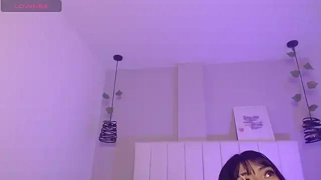 Freechat Ahri_roux_1 on StripChat