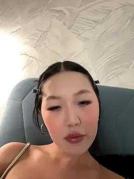 Freechat Aiko_Yumi on StripChat