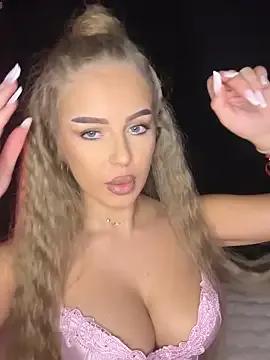 Freechat AubrieleRouj1 on StripChat