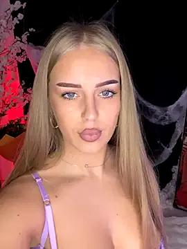 Freechat AubrieleRouj1 on StripChat