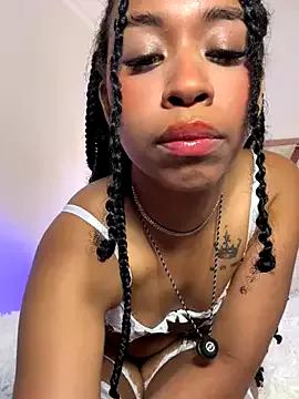 Freechat bella__honey on StripChat