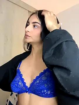 Cat2525 — Full naked and draw a pussy