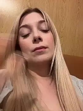 Freechat CherryAuroraa on StripChat