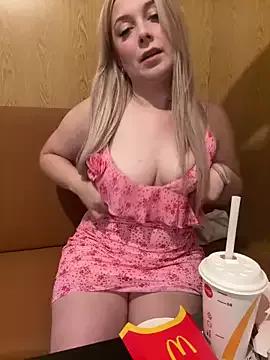 Freechat CherryAuroraa on StripChat