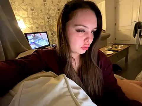 EllaStarrxxx on StripChat 