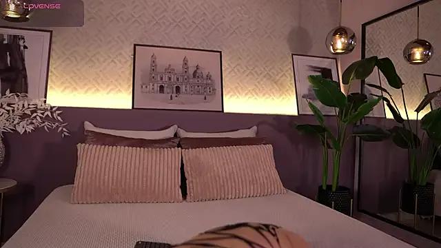 StripChat ElleDiane is Freechat ElleDiane — two fingers inside my pussy