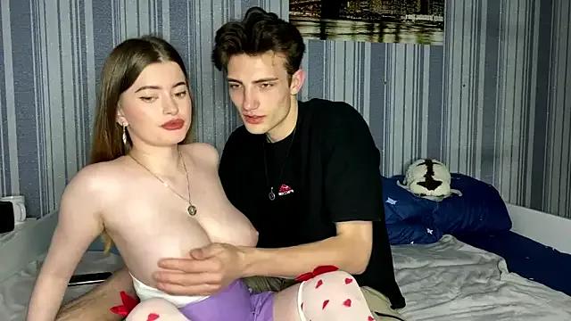 Freechat EmiliaCouple on StripChat