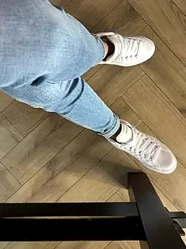 FeetVibe on StripChat 