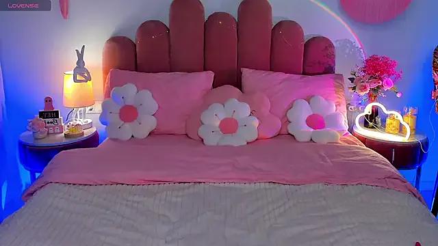 Freechat GiaCale on StripChat