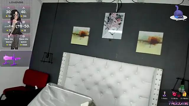 Freechat hazel_milf on StripChat