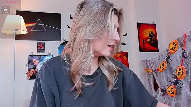 Freechat heartseduction on StripChat