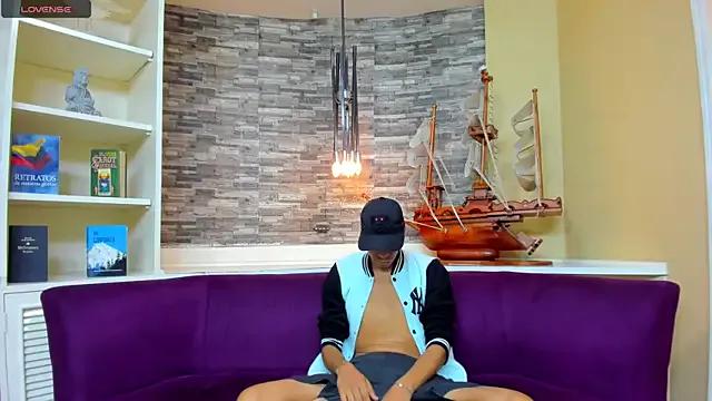 Freechat Juicy_Creww on StripChat