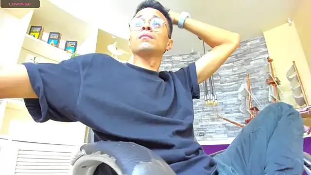 Freechat Juicy_Creww on StripChat