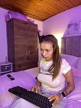 Freechat juliana-mancini on StripChat