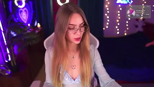 Freechat Kamila_icee on StripChat