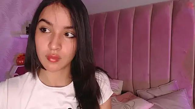 Freechat LeenaBrown on StripChat