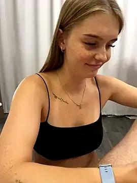 Freechat lovelly_molly on StripChat