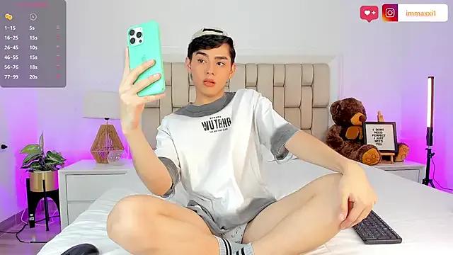 StripChat Maxi_little is Freechat Maxi_little — hi my maxi sweet