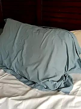 momentum2023 on StripChat 