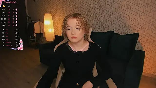 NayaValen on StripChat 