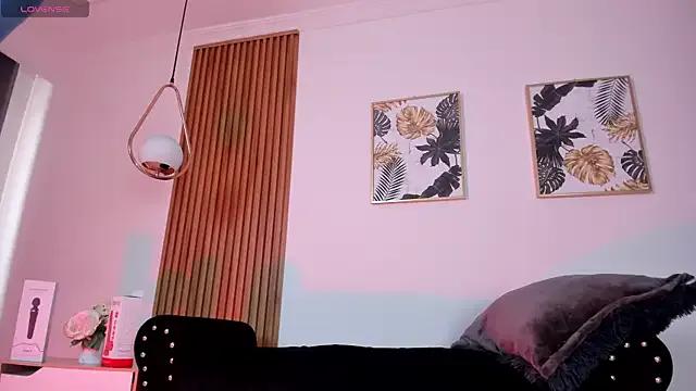 Freechat NicolWhite on StripChat