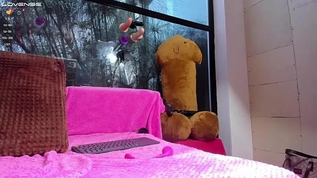 Freechat nikool32 on StripChat