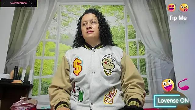 Freechat nikool32 on StripChat