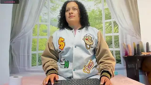 Freechat nikool32 on StripChat