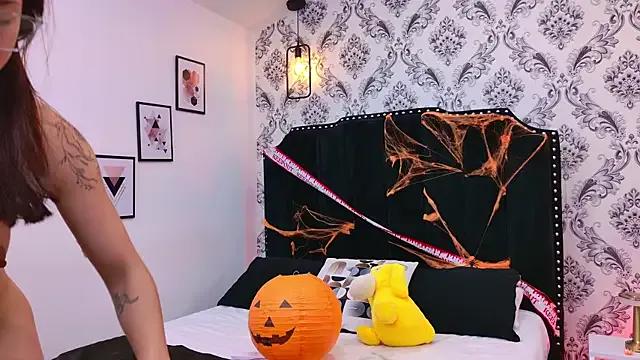 SaaraBrown on StripChat 