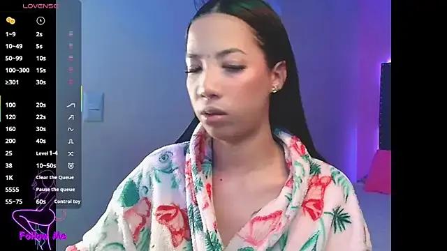 Freechat SallyWhitee on StripChat