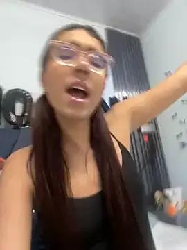 Freechat sara_saenz99 on StripChat