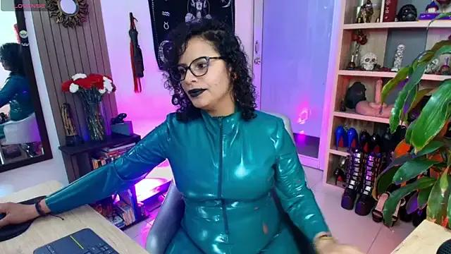 saralovens on StripChat 