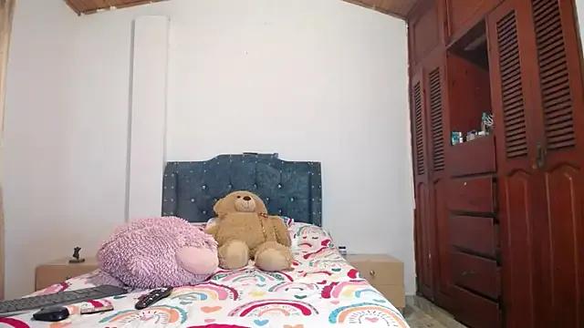 Freechat sofiamature01 on StripChat