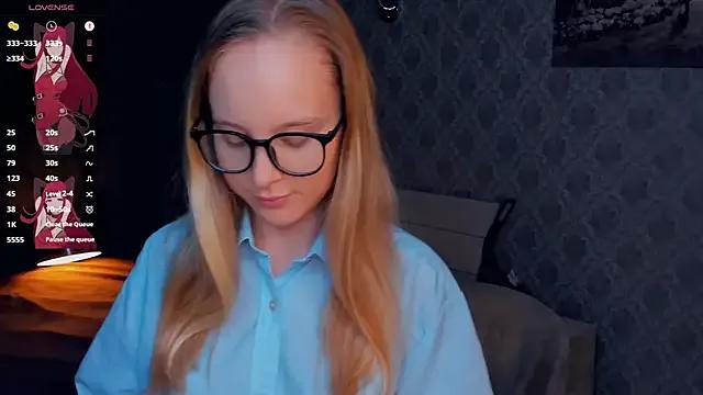 Private SoonMoor on StripChat