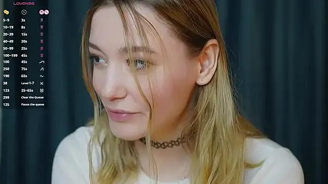 StripChat StarryMary is Freechat StarryMary — make a doggy with cameltoe