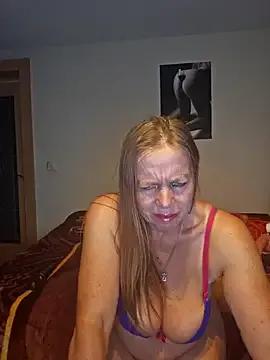 Freechat Supertitten95DD on StripChat