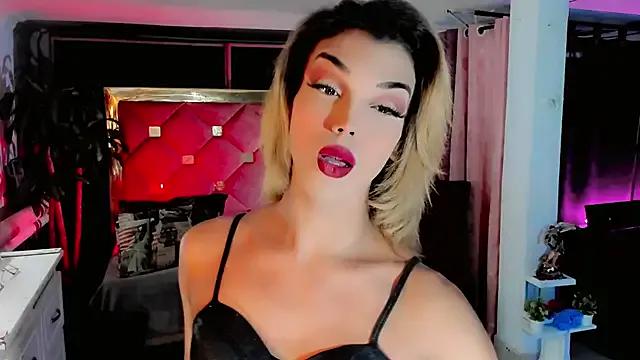 Freechat the-horus-girl on StripChat