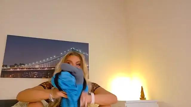 Freechat Tinkerbell822 on StripChat