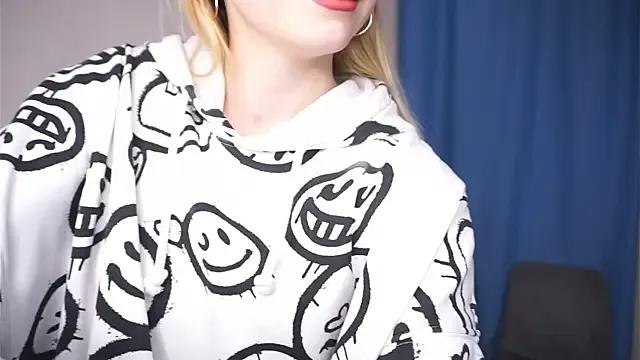 UnDesiga — Feel my tongue on your lips