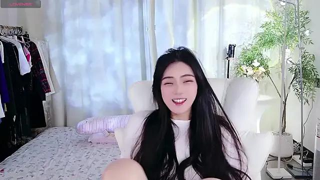 Freechat yangyang-777 on StripChat