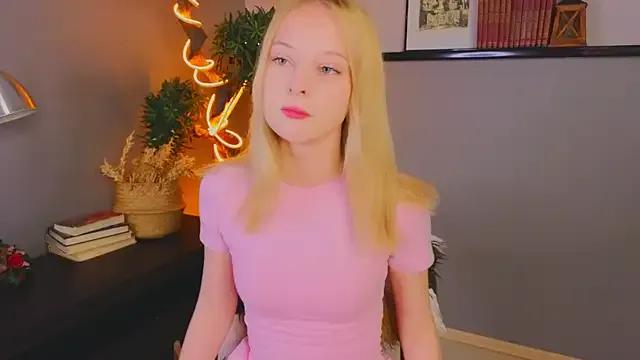 YungLyssy — Suck finger with eyes contact